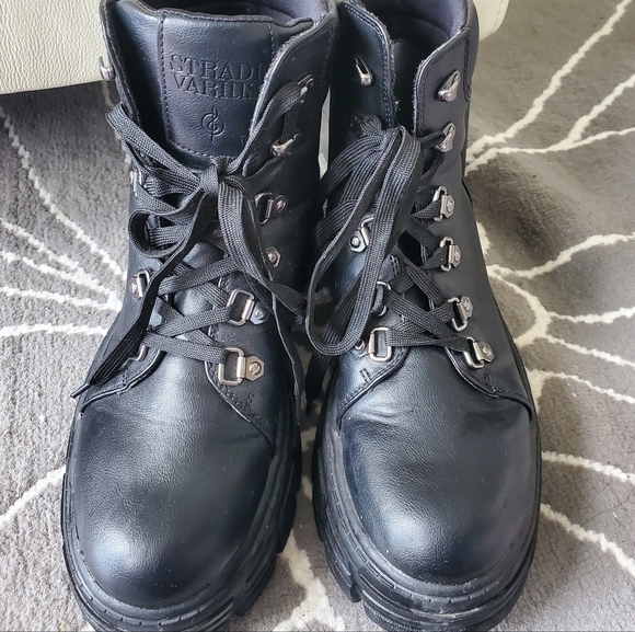 Stradivarius black boots - almost new - Picture 4 of 6